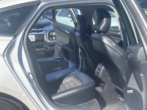 Used 2018 Ford Fusion SE w/ Equipment Group 201A FWD image 19