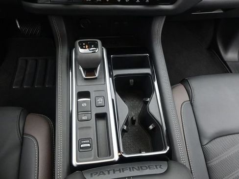 Used 2025 Nissan Pathfinder Platinum w/ Cargo Package FWD image 9