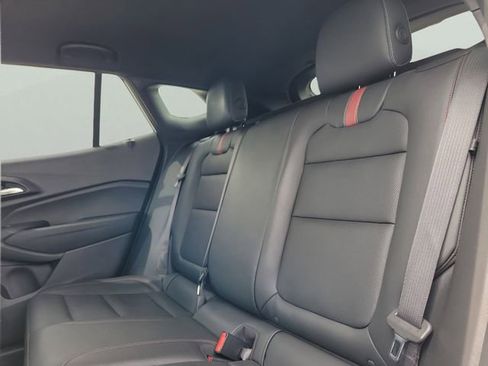 Used 2025 Chevrolet Trax RS FWD image 9