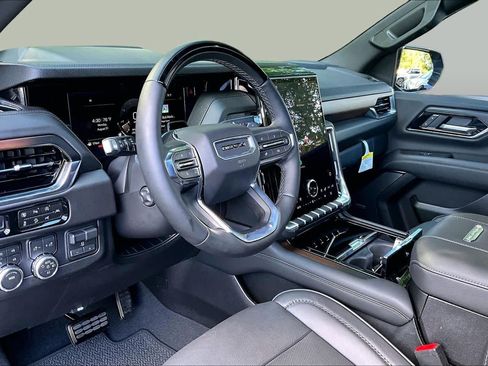 Used 2026 GMC Yukon Denali w/ Denali Reserve Package AWD/4WD image 17