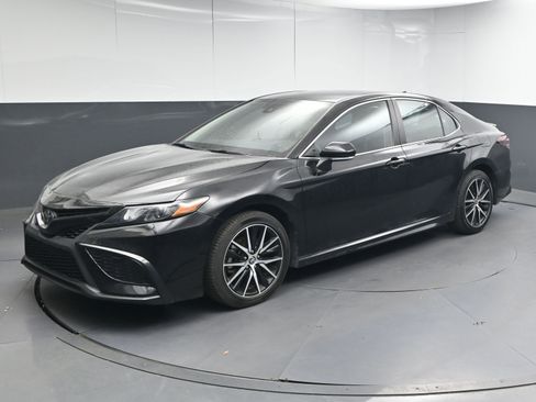 Certified 2023 Toyota Camry SE image 4