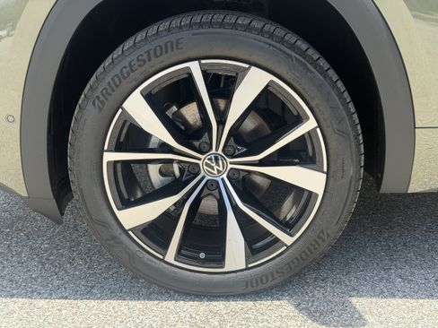 New 2026 Volkswagen Atlas Cross Sport SEL Premium R-Line AWD/4WD image 33