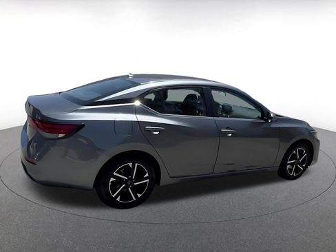 Used 2025 Nissan Sentra SV FWD image 9