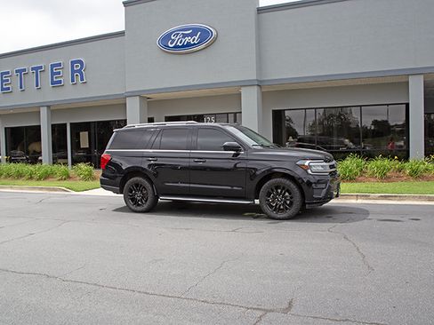 Used 2022 Ford Expedition XLT RWD image 1