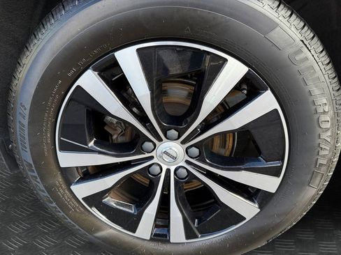 Used 2023 Volvo XC60 B5 Core image 21