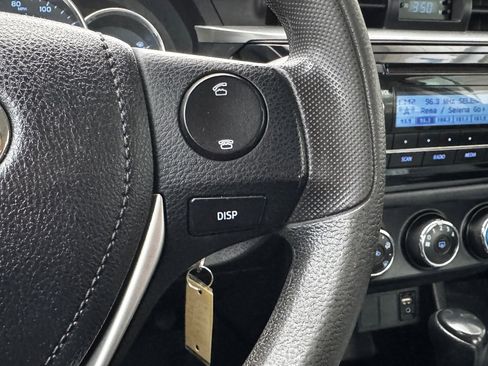 Used 2014 Toyota Corolla L image 24