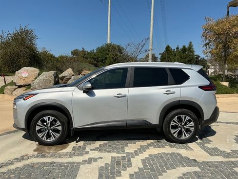 Used 2023 Nissan Rogue SV w/ SV Premium B Package image 6