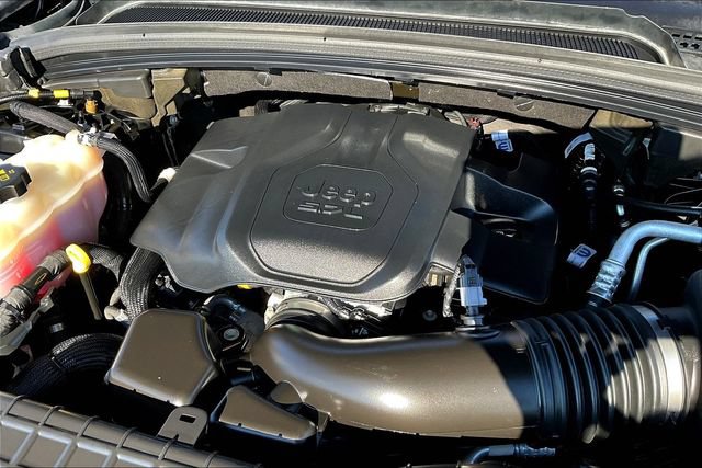 Used 2022 Jeep Grand Cherokee Summit w/ Adv Protech Group IV AWD/4WD image 30