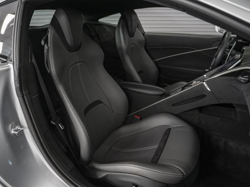 Used 2021 Ferrari Roma RWD image 25