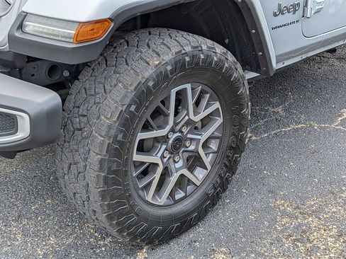 Used 2024 Jeep Wrangler Unlimited Sahara w/ Safety Group AWD/4WD image 8
