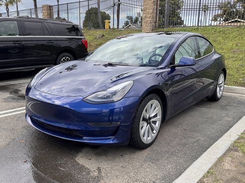 Used 2021 Tesla Model 3 Standard Range Plus image 3