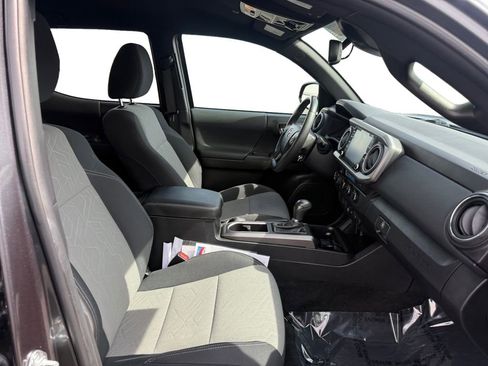 Used 2023 Toyota Tacoma TRD Off-Road AWD/4WD image 17