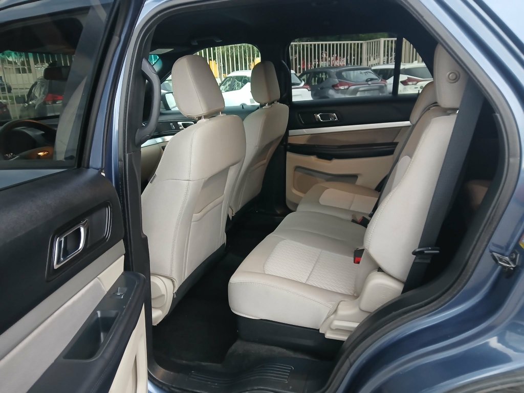 Used 2018 Ford Explorer FWD image 11