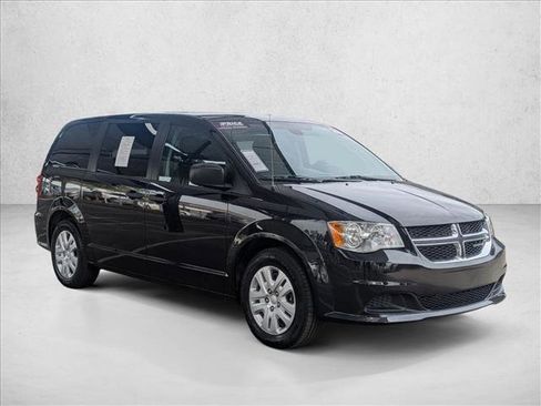 Used 2020 Dodge Grand Caravan SE w/ UConnect Hands-Free Group FWD image 3