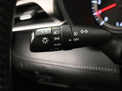 Used 2021 Toyota Highlander LE AWD/4WD image 18