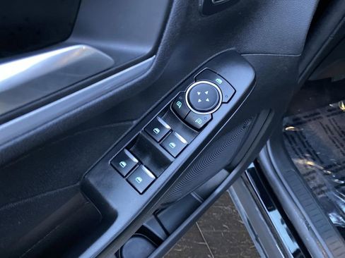 Certified 2025 Ford Escape Platinum image 37