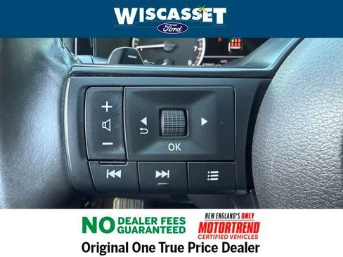 Used 2024 Nissan Pathfinder SV image 17