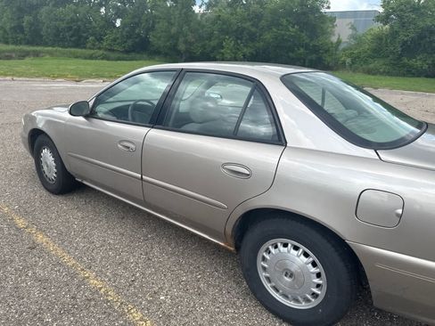 Used 2003 Buick Century Custom w/ Preferred Equipment Group 1SB FWD image 19
