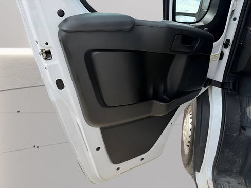 Used 2025 RAM ProMaster 2500 w/ Convenience Group FWD image 4