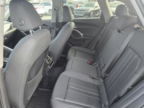 Used 2025 Audi Q5 Premium w/ Convenience Package image 13