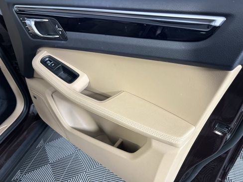 Used 2023 Porsche Macan image 34