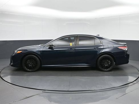 Used 2020 Toyota Camry SE w/ Convenience Package FWD image 4