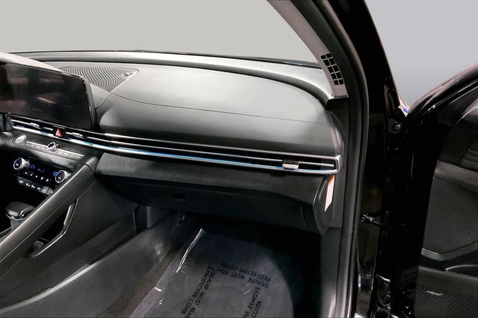 Used 2025 Hyundai Elantra Limited FWD image 19