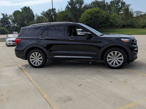 Used 2024 Ford Explorer Limited w/ Limited Technology Package AWD/4WD image 2