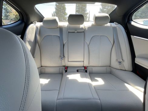 Used 2025 Genesis G70 2.5T image 38