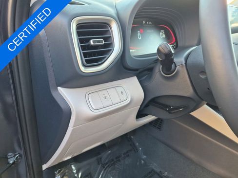 Used 2025 Hyundai Venue Limited image 11