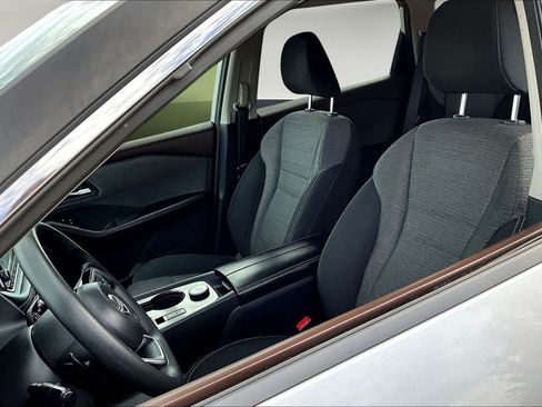 Used 2022 Nissan Rogue SV image 22