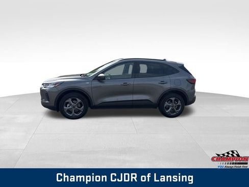 Used 2025 Ford Escape ST-Line Select AWD/4WD image 2