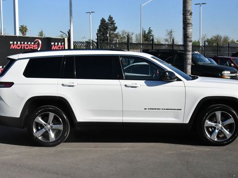 Used 2022 Jeep Grand Cherokee L Limited image 9