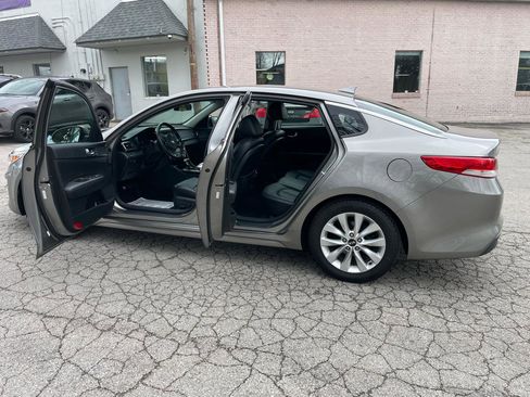 Used 2018 Kia Optima EX image 11