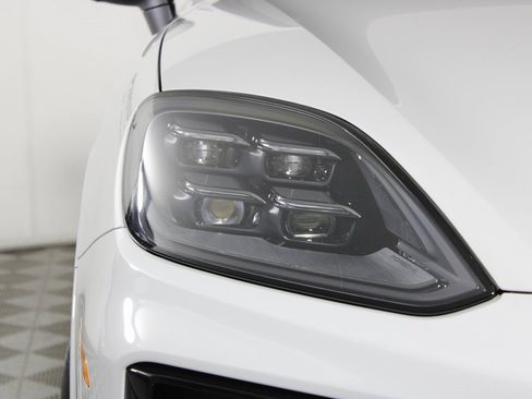 New 2026 Porsche Cayenne S image 11