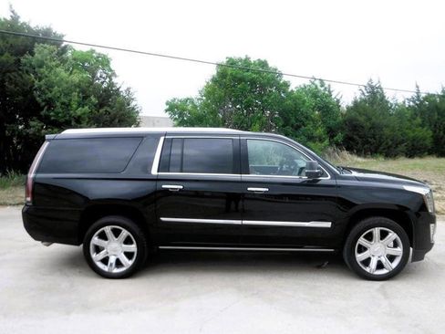 Used 2017 Cadillac Escalade ESV Premium Luxury image 4