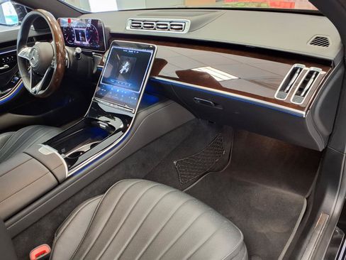 Used 2025 Mercedes-Benz S 500 4MATIC image 9