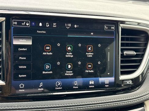 Used 2023 Chrysler Pacifica Touring-L image 20