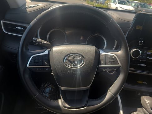 Used 2023 Toyota Highlander XLE AWD/4WD image 23