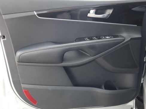 Used 2019 Kia Sorento AWD V6 image 22