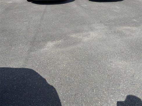 Used 2023 Toyota Highlander LE image 41