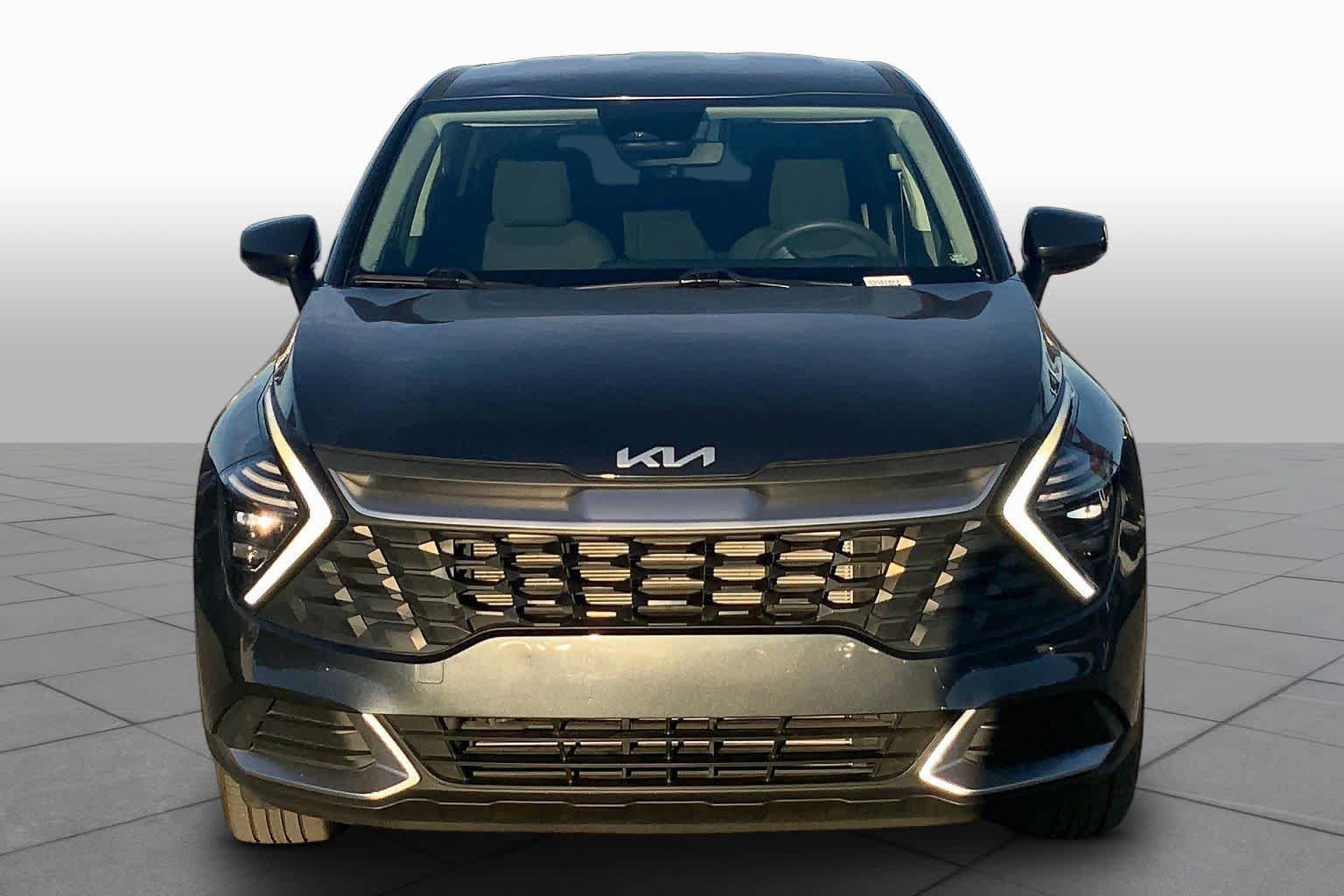 Used 2025 Kia Sportage LX FWD image 3