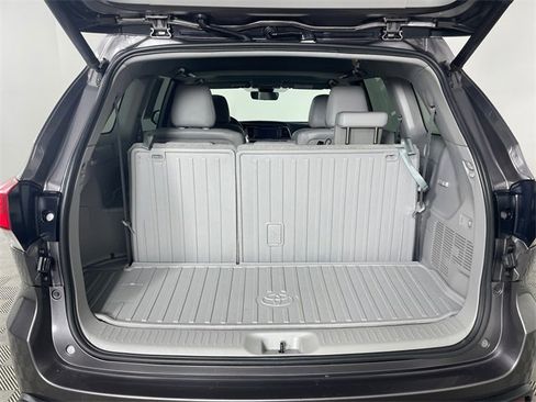 Used 2018 Toyota Highlander XLE image 20