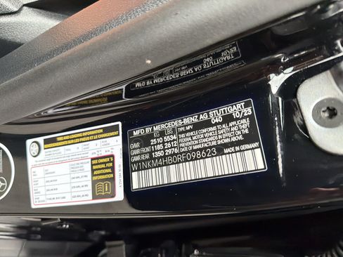 Used 2024 Mercedes-Benz GLC 300 4MATIC image 30
