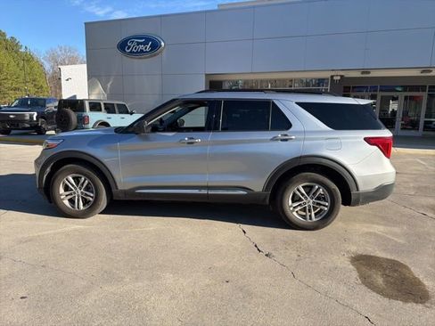 Used 2024 Ford Explorer XLT image 16