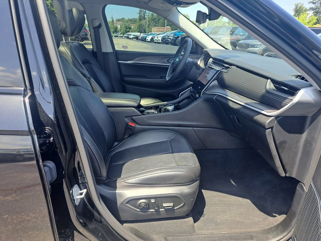 Used 2023 Jeep Grand Cherokee L Limited w/ Luxury Tech Group II AWD/4WD image 40