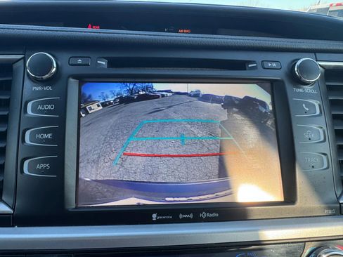 Used 2019 Toyota Highlander Plus image 18