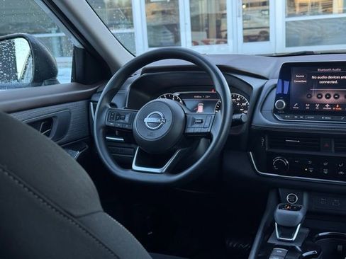 Used 2023 Nissan Rogue S image 18