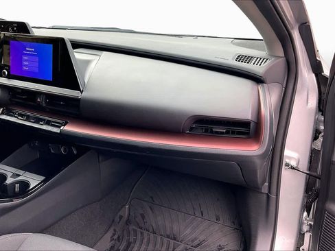 Used 2025 Toyota Prius Plug-In Hybrid image 18
