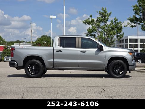 Used 2023 Chevrolet Silverado 1500 Custom AWD/4WD image 7